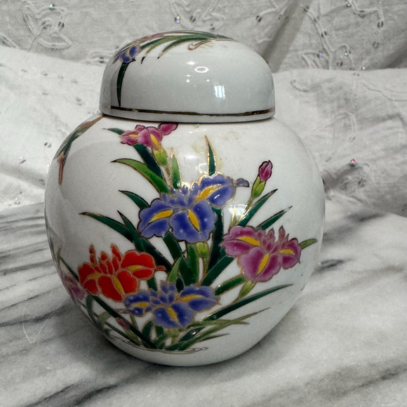 Vintage 4” Ginger Jar- Iris Flowers and Bird Gold Edging Japan - Picture 1 of 6